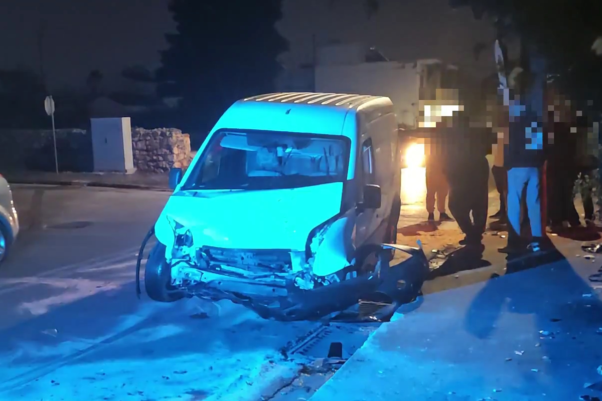 &Sigma;&omicron;&beta;&alpha;&rho;ό &tau;&rho;&omicron;&chi;&alpha;ί&omicron; &sigma;&tau;&eta;&nu; &Pi;&alpha;&iota;&alpha;&nu;ί&alpha;: &Sigma;&phi;&omicron;&delta;&rho;ή &sigma;ύ&gamma;&kappa;&rho;&omicron;&upsilon;&sigma;&eta; &delta;ύ&omicron; &alpha;&upsilon;&tau;&omicron;&kappa;&iota;&nu;ή&tau;&omega;&nu; &ndash; &Sigma;&tau;&omicron; &nu;&omicron;&sigma;&omicron;&kappa;&omicron;&mu;&epsilon;ί&omicron; 2 &tau;&rho;&alpha;&upsilon;&mu;&alpha;&tau;ί&epsilon;&sigmaf;