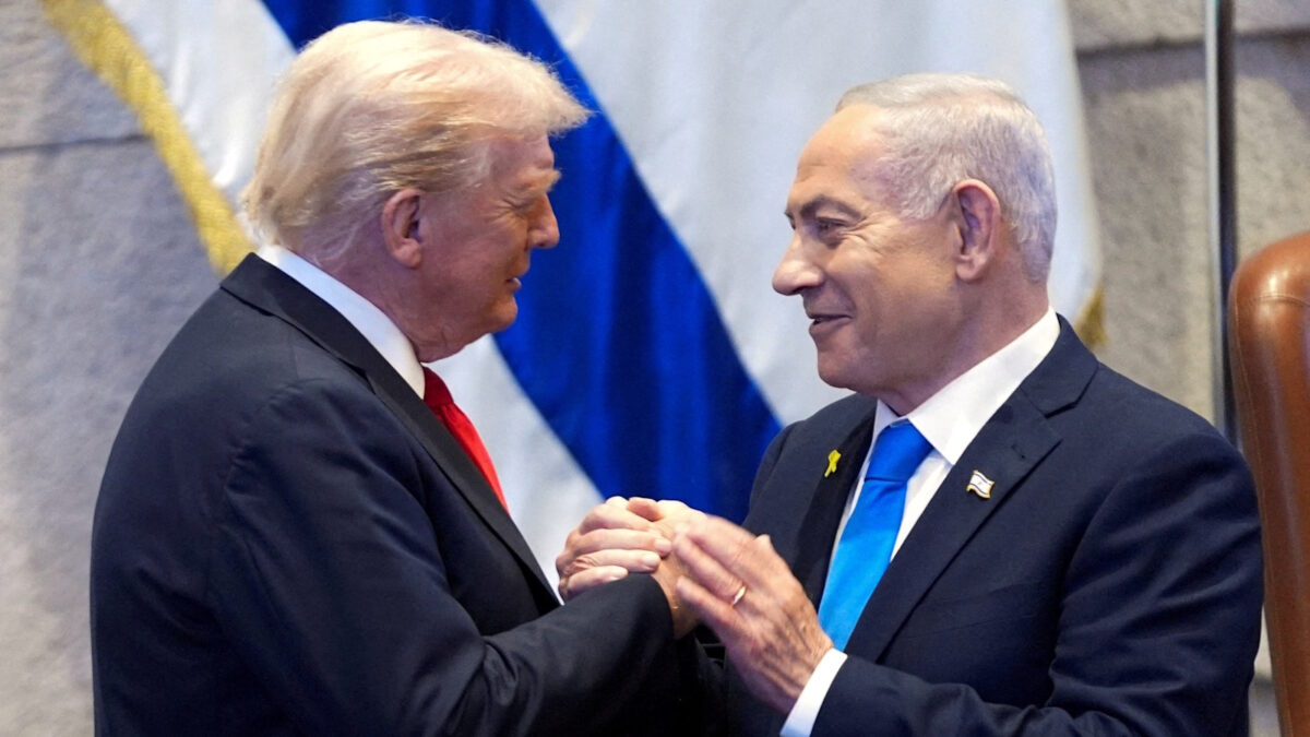 Ο Ντόναλντ Τραμπ με τον Μπέντζαμιν Νετανιάχου