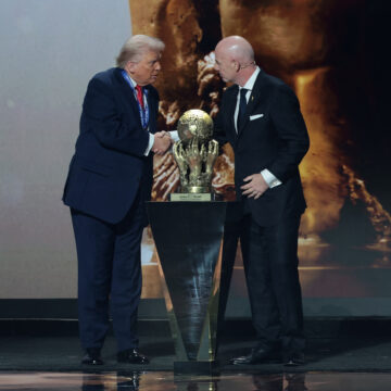 Ο Τραμπ με τον Ινφαντίνο στην κλήρωση του Μουντιάλ