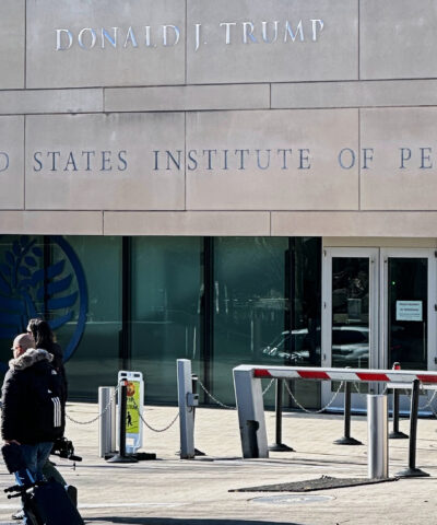 Στο Αμερικανικό Ινστιτούτο για την Ειρήνη τοποθετήθηκε το όνομα του Τραμπ