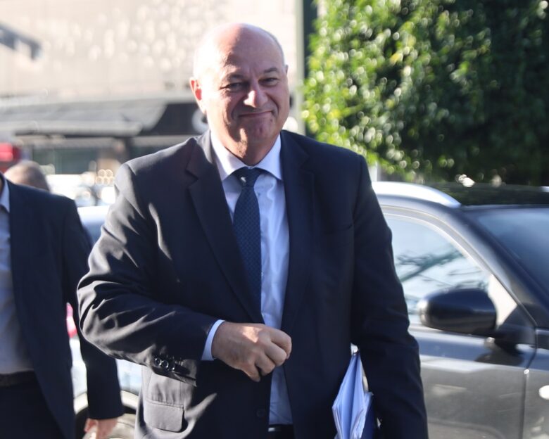 Τα άκουσε ο Τσιάρας από «γαλάζιους» βουλευτές για τα μπλόκα των αγροτών: «Τι έγινε και ξέφυγε η κατάσταση;», «Ποιο είναι το σχέδιό σας»