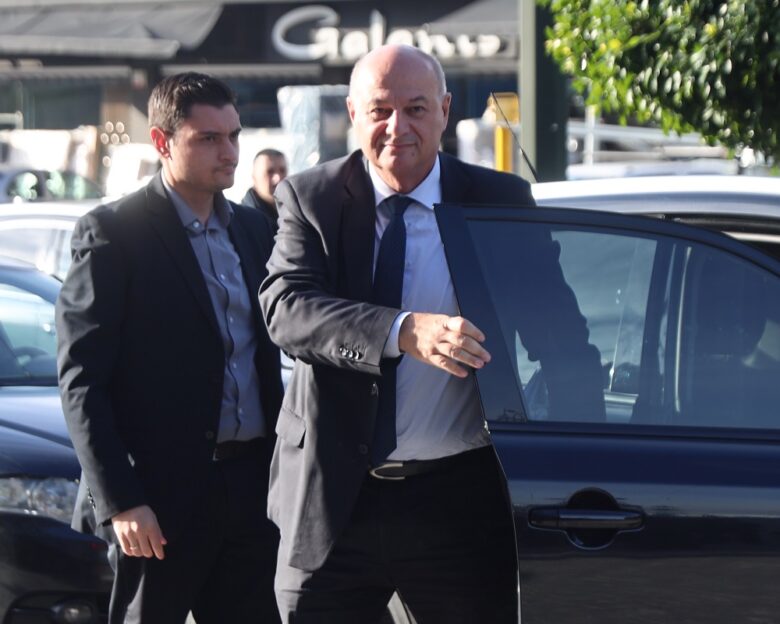 Ένταση και φωνές στη σύσκεψη για τους αγρότες στην Πειραιώς – «Υπάρχει σχέδιο και στρατηγική αρκεί να έρθουν οι αγρότες»