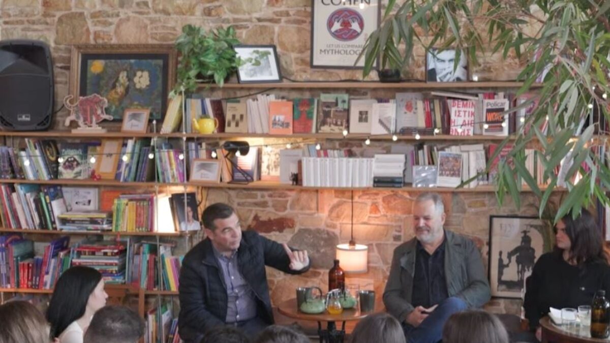 Ο Αλέξης Τσίπρας με τους φοιτητές