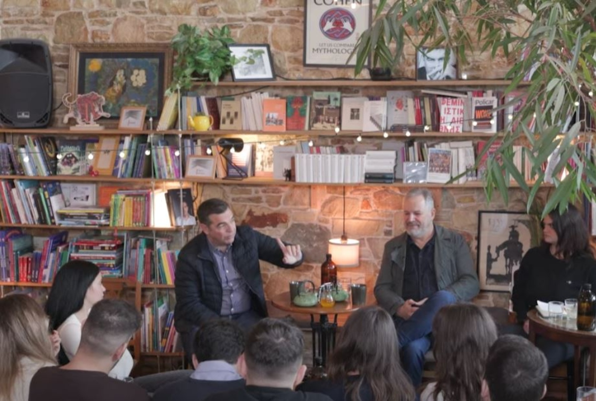 Ο Αλέξης Τσίπρας με τους φοιτητές