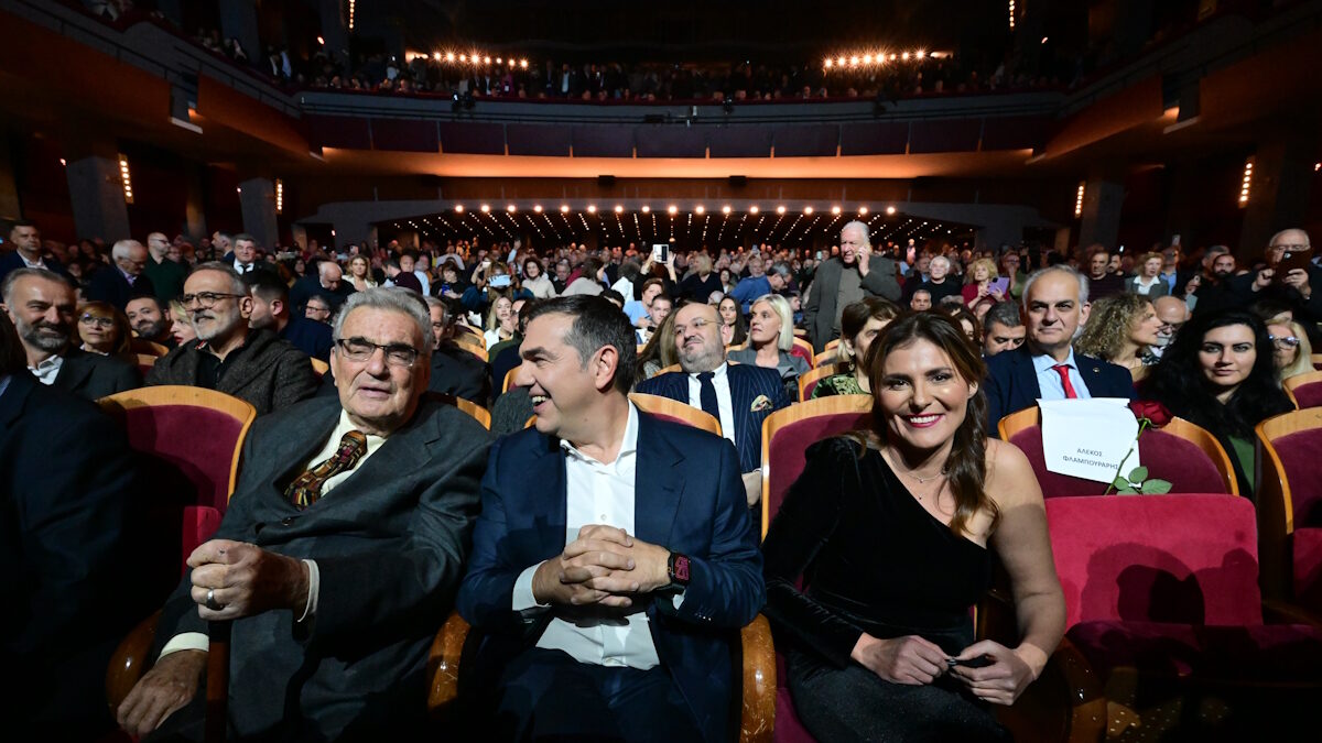 Η Μπέττυ Μπαζιάνα στην παρουσίαση του βιβλίου του πρώην Πρωθυπουργού και Προέδρου του ΣΥΡΙΖΑ, Αλέξη Τσίπρα