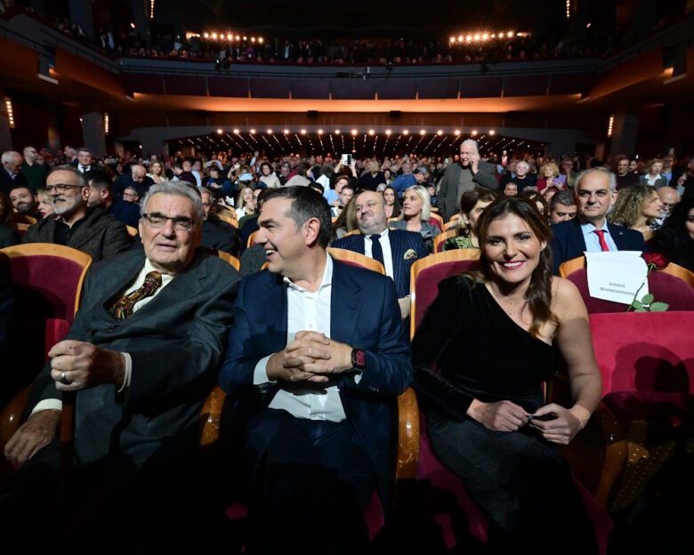 Αλέξης Τσίπρας: Η Μπέττυ Μπαζιάνα στο πλευρό του στην παρουσίαση του βιβλίου «Ιθάκη»