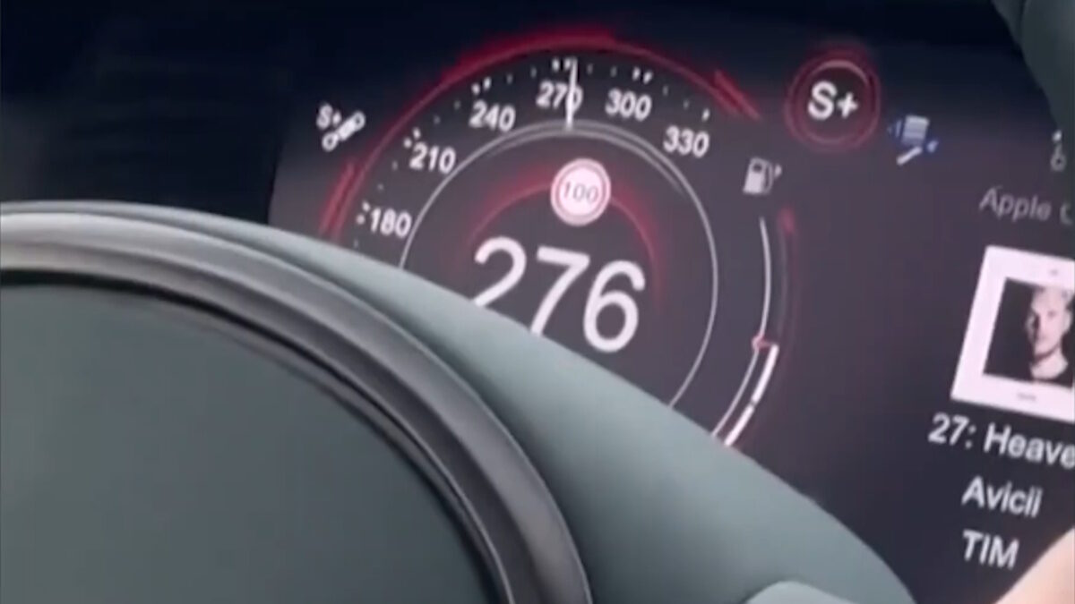 Όταν ο Στέφανος Τσιτσιπάς έτρεχε με 276 χλμ. με την Aston Μartin του