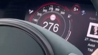 Όταν ο Στέφανος Τσιτσιπάς έτρεχε με 276 χλμ. με την Aston Μartin του