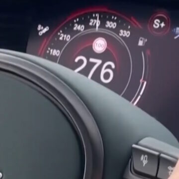 Όταν ο Στέφανος Τσιτσιπάς έτρεχε με 276 χλμ. με την Aston Μartin του