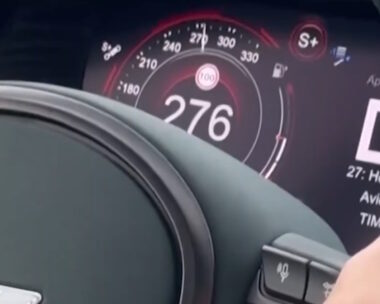 Όταν ο Στέφανος Τσιτσιπάς έτρεχε με 276 χλμ. με την Aston Μartin του