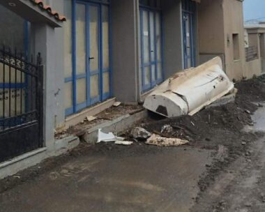 Η κακοκαιρία Byron σαρώνει και το Ηράκλειο: Ανεμοστρόβιλος χτύπησε τον Τσούτσουρο – Υπερχείλισε ρέμα