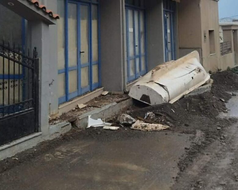 Η κακοκαιρία Byron σαρώνει και το Ηράκλειο: Ανεμοστρόβιλος χτύπησε τον Τσούτσουρο – Υπερχείλισε ρέμα