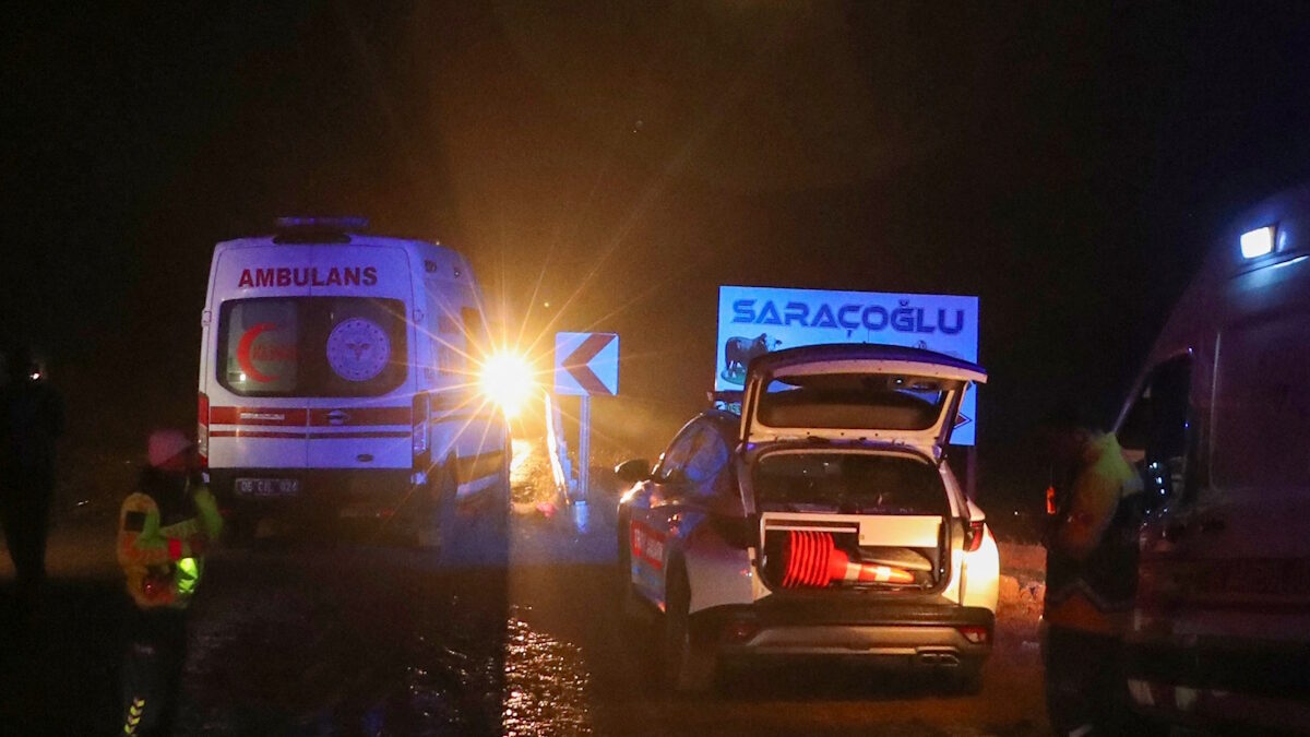 Τουρκικές δυνάμεις ασφαλείας και ομάδες έρευνας και διάσωσης στον τόπο της συντριβής του αεροσκάφους που μετέφερε τον αρχηγό του στρατού της Λιβύης, Μοχάμεντ Αλί Αχμέντ Αλ-Χαντάντ