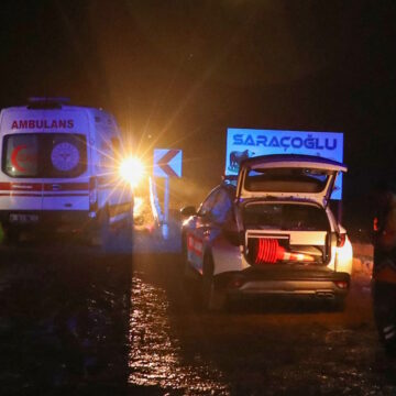 Τουρκικές δυνάμεις ασφαλείας και ομάδες έρευνας και διάσωσης στον τόπο της συντριβής του αεροσκάφους που μετέφερε τον αρχηγό του στρατού της Λιβύης, Μοχάμεντ Αλί Αχμέντ Αλ-Χαντάντ