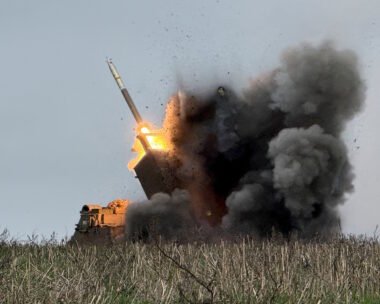 Βολή από Πολλαπλούς εκτοξευτές πυραύλων (MLRS) στην Ουκρανία
