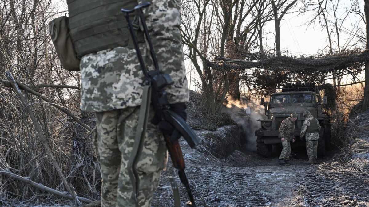 Ουκρανοί στρατιώτες πυροβολικού στο μέτωπο