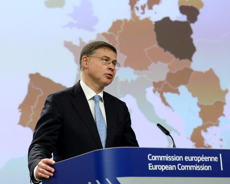 Βάλντις Ντομπρόβσκις: Η νίκη του Κυριάκου Πιερρακάκη συμβολική στιγμή για την Ελλάδα και την ευρωζώνη