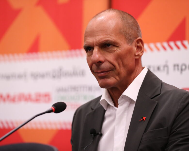 Βαρουφάκης για παρουσίαση βιβλίου Τσίπρα: «Έγραψε 750 σελίδες ερωτική επιστολή στην ολιγαρχία, έκανε και οντισιόν στο Παλλάς»