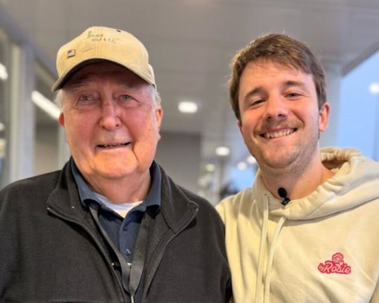 Η συγκινητική ιστορία 88χρονου που εργαζόταν σε σούπερ μάρκετ για να ζήσει και η πρωτοβουλία ανθρωπιάς νεαρού influencer