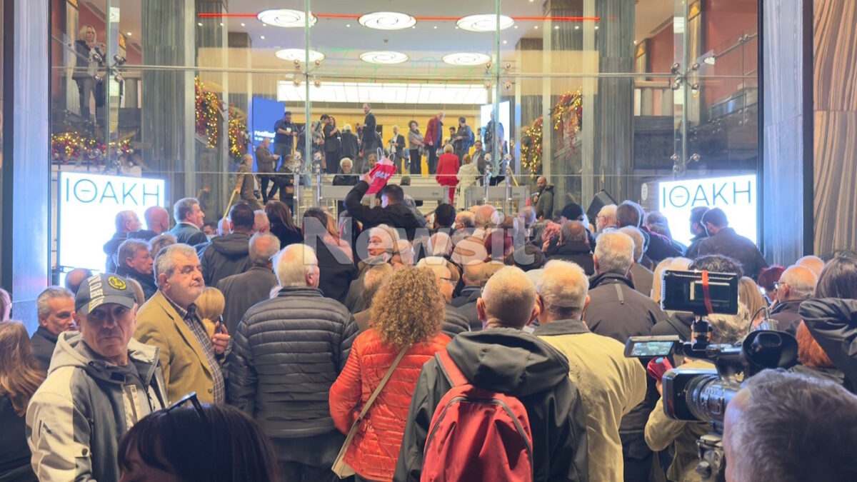 Ο Αλέξης Τσίπρας παρουσιάζει το βιβλίο του «Ιθάκη»