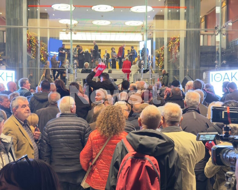 Ο Αλέξης Τσίπρας παρουσιάζει το βιβλίο του «Ιθάκη»