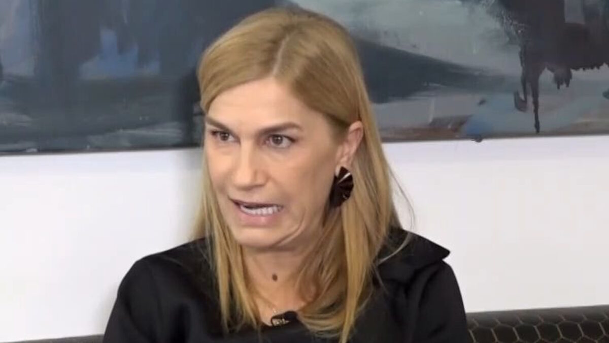 Η Σέβη Βολουδάκη κατά τη διάρκεια της συνέντευξης
