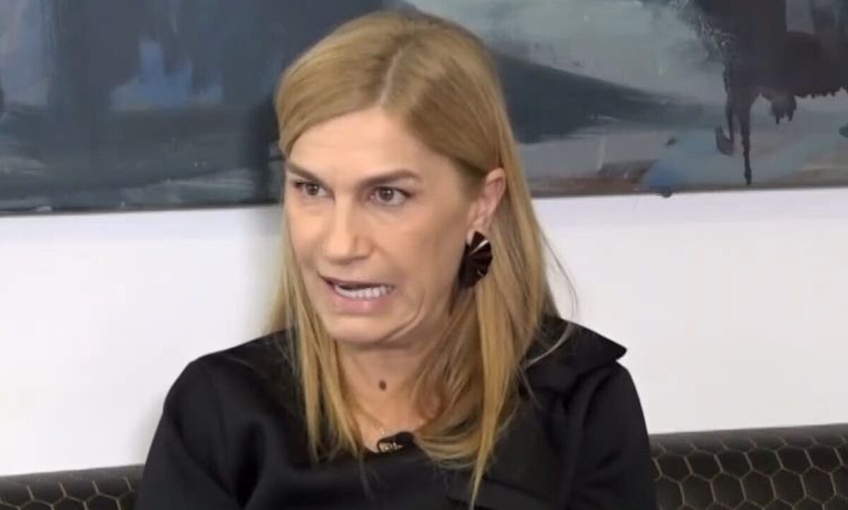 Η Σέβη Βολουδάκη κατά τη διάρκεια της συνέντευξης