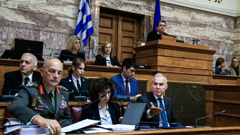 επιτροπή άμυνας