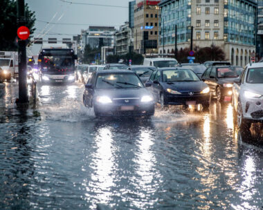 ΚΑΚΟΚΑΙΡΙΑ ΚΑΙ ΙΣΧΥΡΕΣ ΒΡΟΧΟΠΤΩΣΕΙΣ ΣΤΗΝ ΑΘΗΝΑ