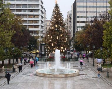 Βροχή στην πλατεία Συντάγματος