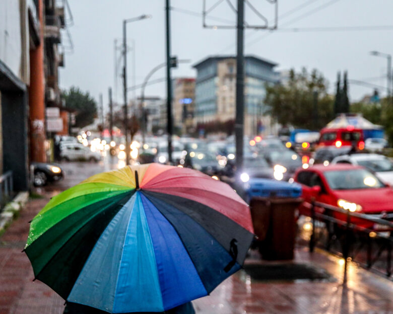 Η κακοκαιρία Byron χτυπά με βροχές, καταιγίδες και ενισχυμένα μποφόρ όλη τη χώρα – Σε κόκκινο συναγερμό 9 περιοχές