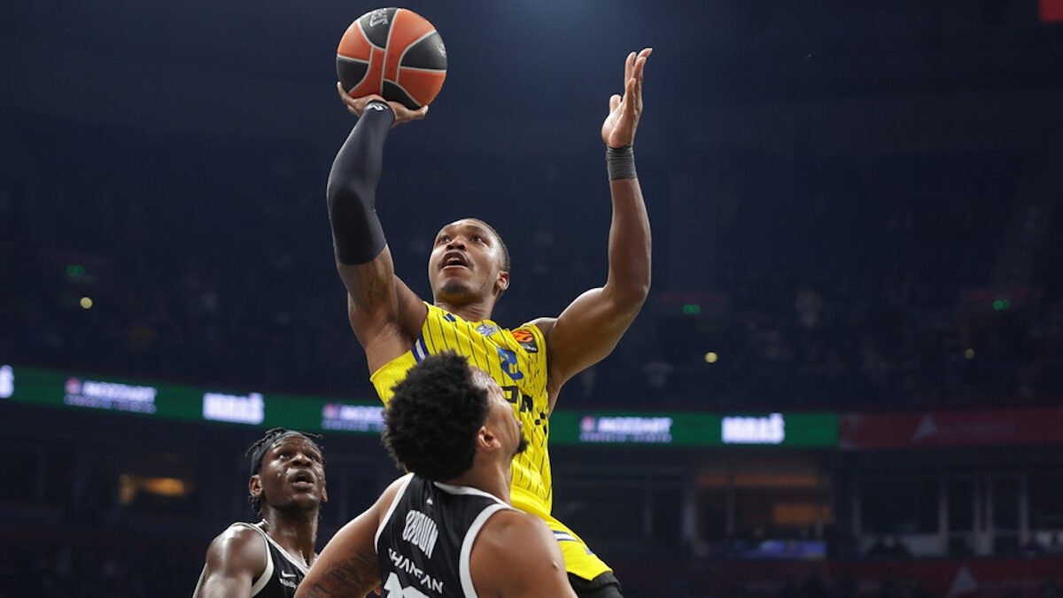 Ο Γουόκερ με τη φανέλα της Μακάμπι