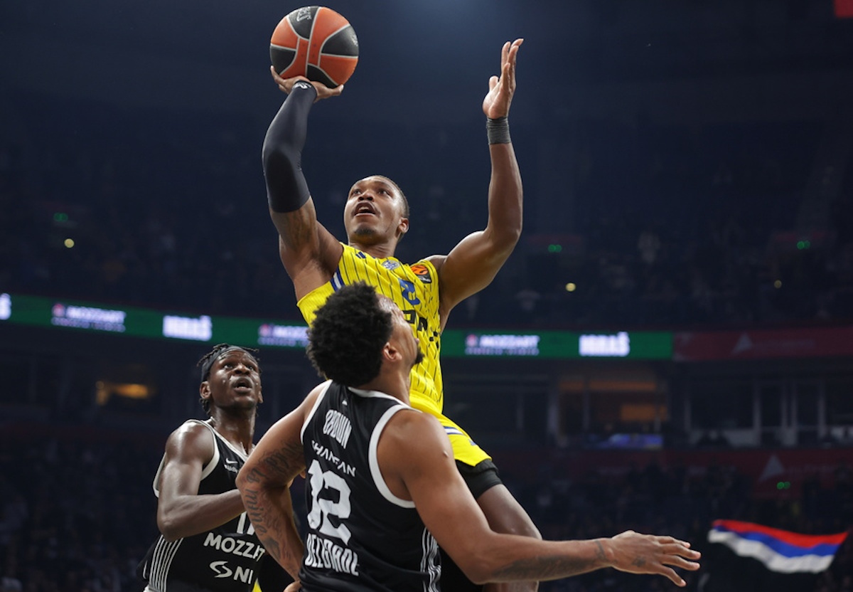 Ο Γουόκερ με τη φανέλα της Μακάμπι