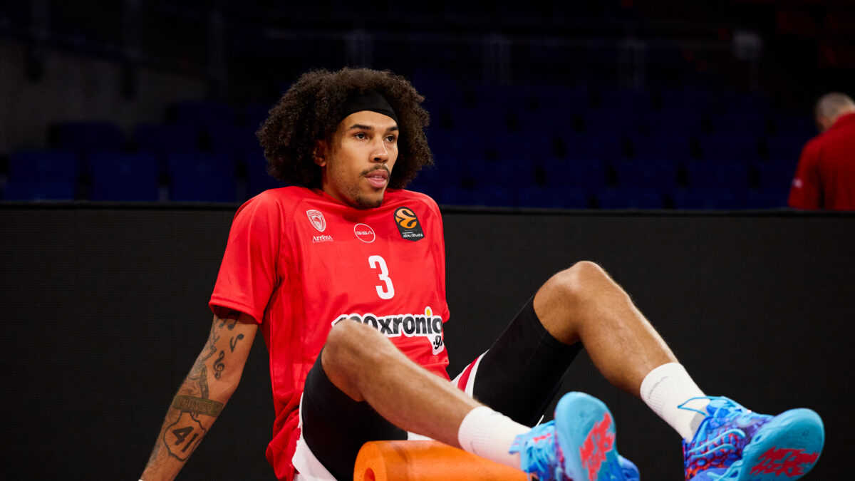 Ο Γουόρντ σε προπόνηση του Ολυμπιακού