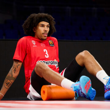 Ο Γουόρντ σε προπόνηση του Ολυμπιακού