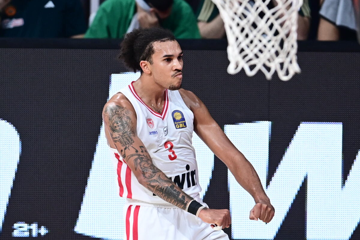 Ο Τάισον Γουόρντ με τη φανέλα του Ολυμπιακού (ΓΙΩΡΓΟΣ ΜΑΤΘΑΙΟΣ