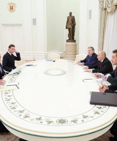 Συνάντηση Πούτιν με τους απεσταλμένους του Τραμπ για το Ουκρανικό