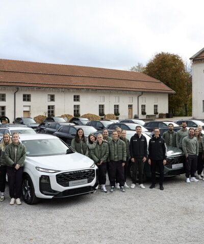 The FC Bayern Munich women's team gathered around an Audi Q3 during the vehicle handover at Lake Tegernsee.