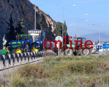 Αγρότες στην υψηλή γέφυρα της Χαλκίδας