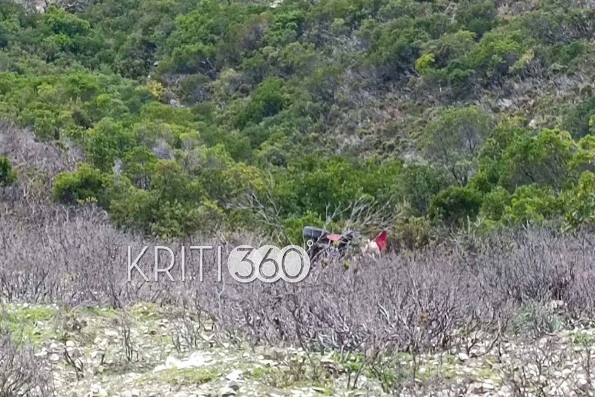 Το όχημα που έπεσε στον γκρεμό