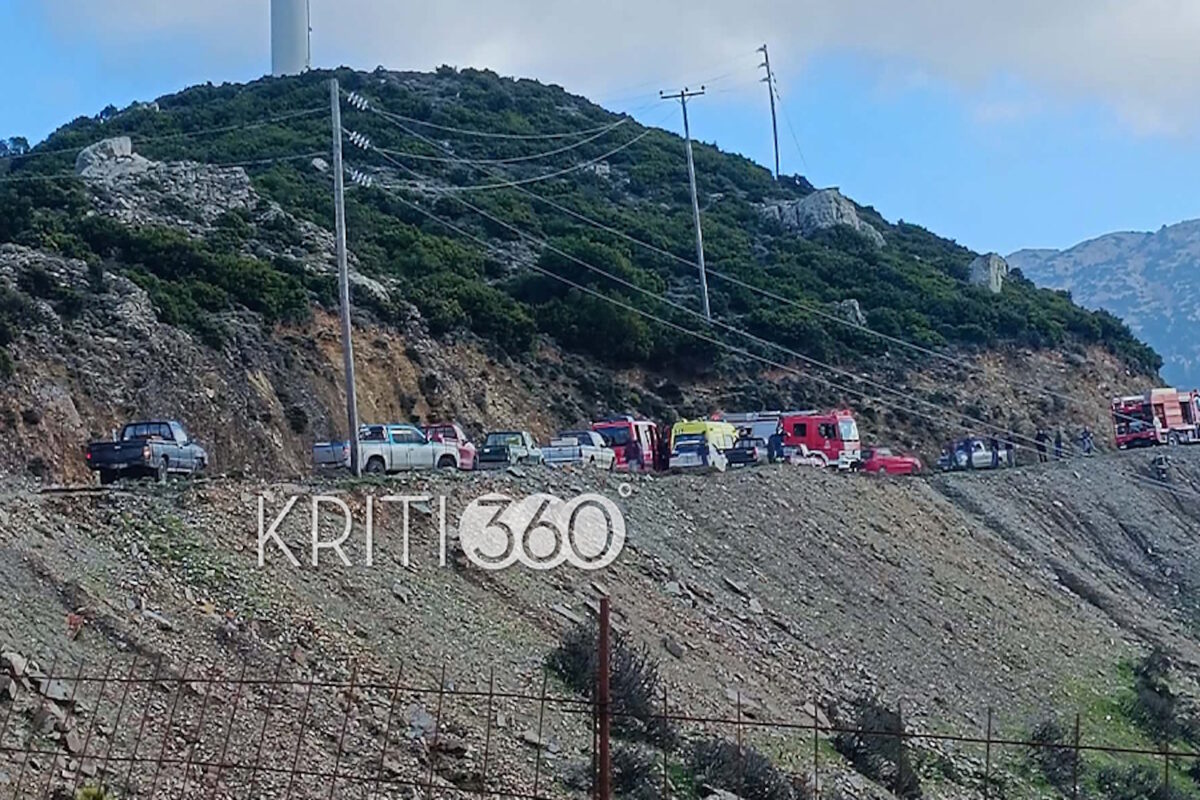 Δυνάμεις της Πυροσβεστικής στο δυστύχημα στην περιοχή της Πέτρας Σελί