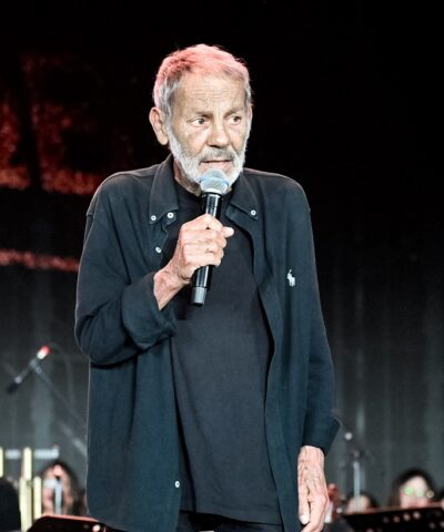 Σταύρος Ξαρχάκος