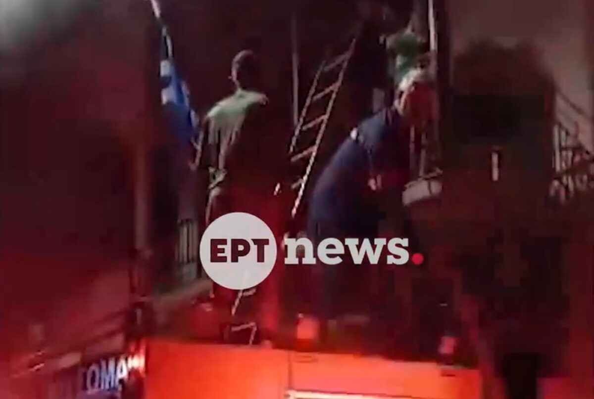 Δραματική διάσωση στη Χίο μετά από φωτιά σε σπίτι