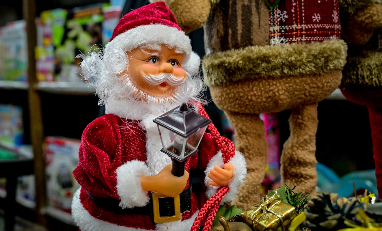 Ρετρό χριστουγεννιάτικα στολίδια στο κέντρο της Αθήνας