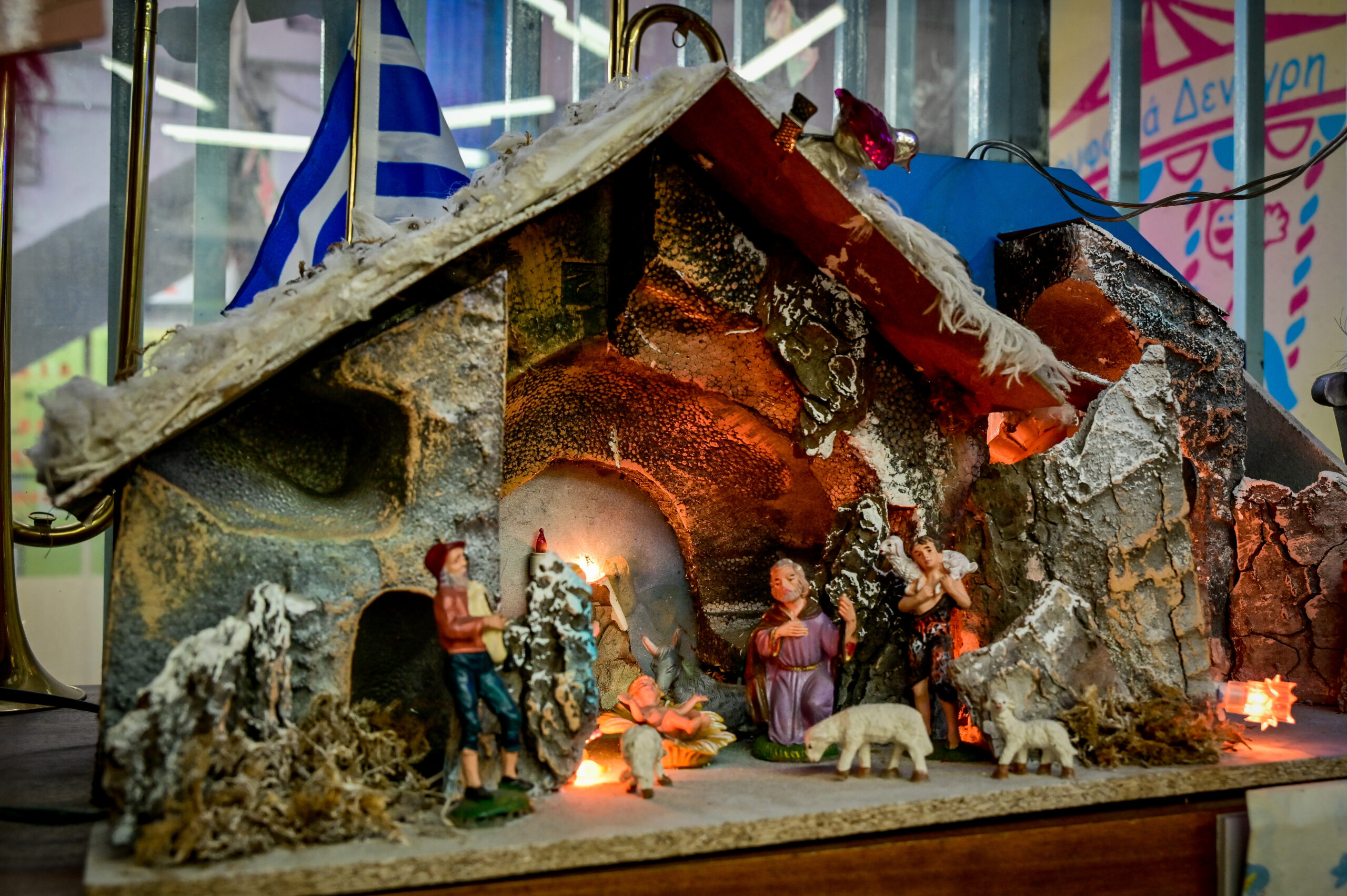 Ρετρό χριστουγεννιάτικα στολίδια στο κέντρο της Αθήνας