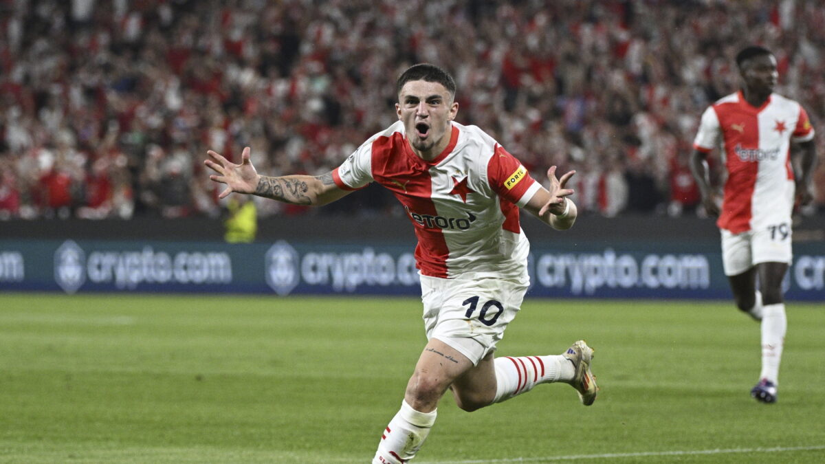 Ο Χρήστο Ζαφείρης σε ματς της Σλάβια Πράγας (CTK via AP Images)