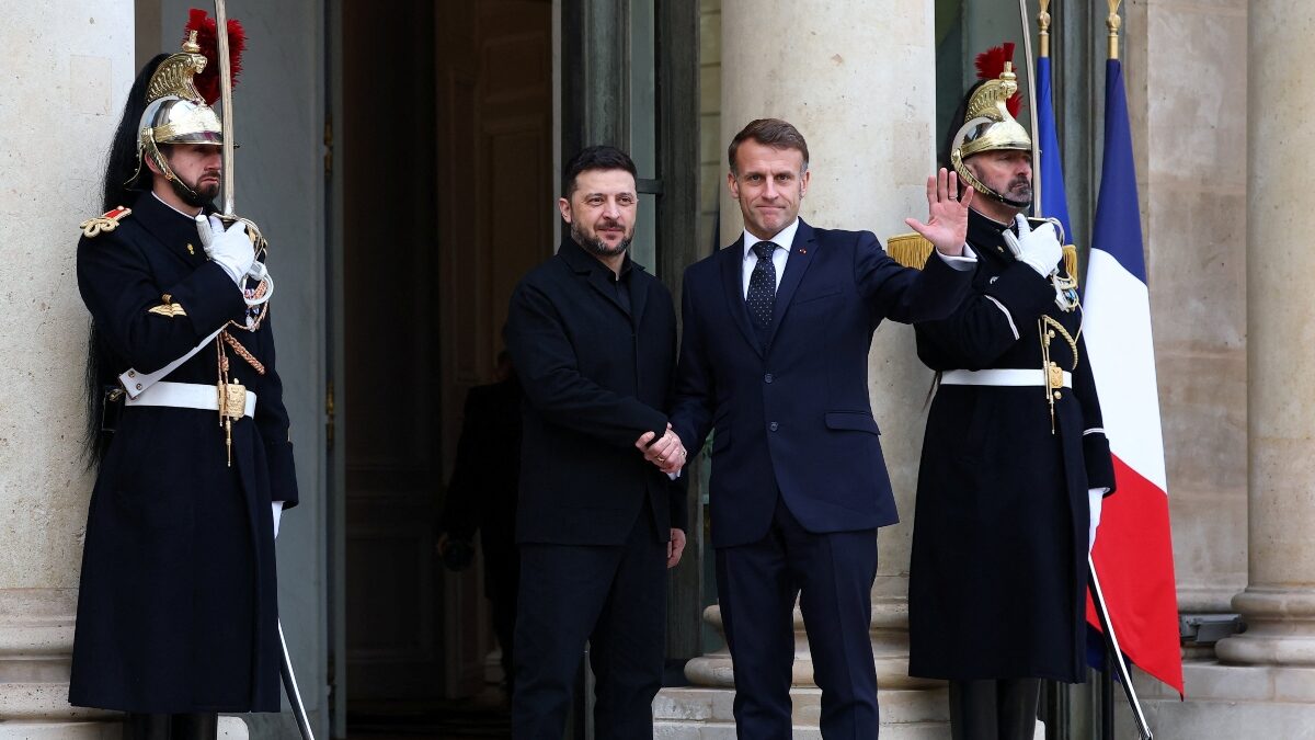 Εμανουέλ Μακρόν και Βολοντίμιρ Ζελεένσκι