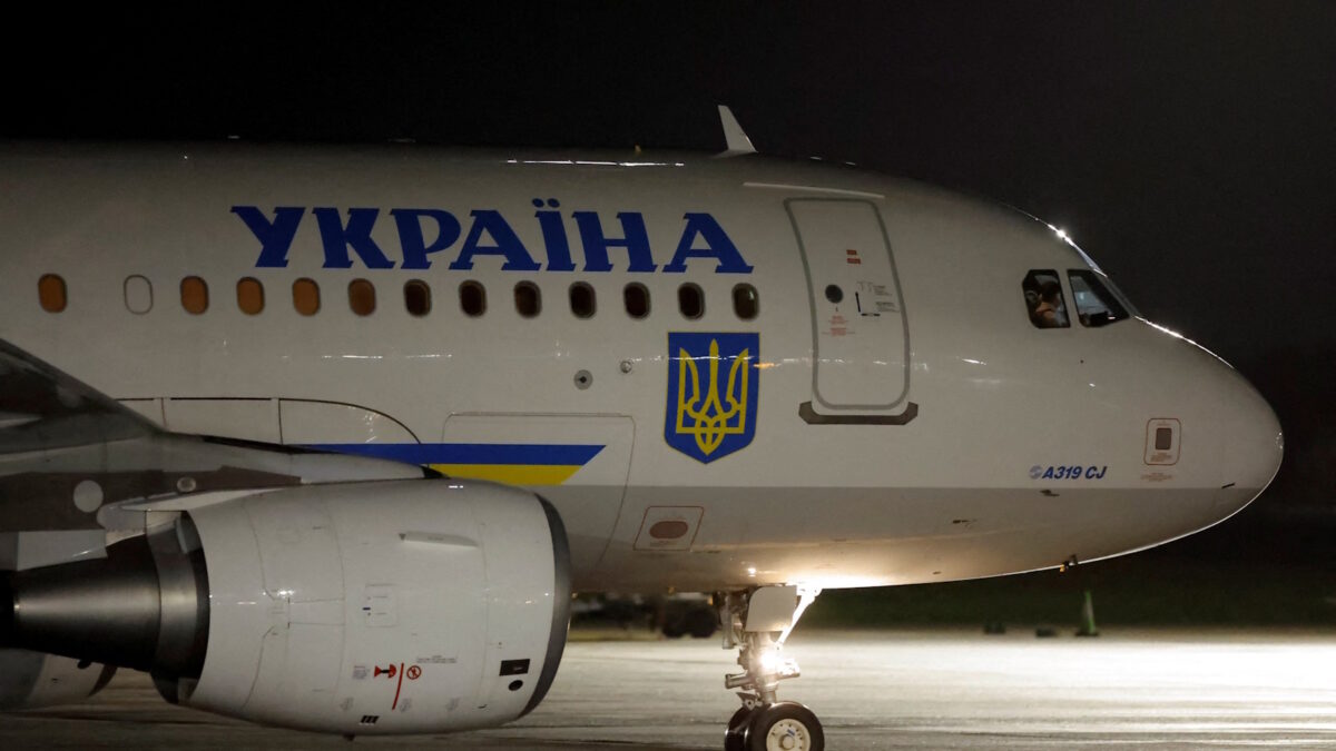 Το ουκρανικό προεδρικό αεροσκάφος στο αεροδρόμιο του Δουβλίνου