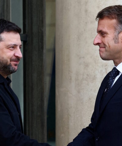 Ο Βολοντίμιρ Ζελένσκι με τον Εμανουέλ Μακρόν