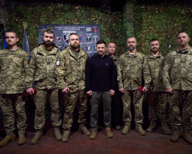 Ο Βολοντίμιρ Ζελένσκι στο μέτωπο του Κουπιάνσκ